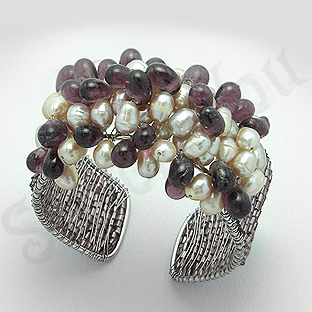 Bratara perle albe si cristale mov - PK2239