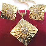 Cadouri Femei - Set cercei, pandantiv si lant in culoarea aurului 14K zirconii albe - ZS658A